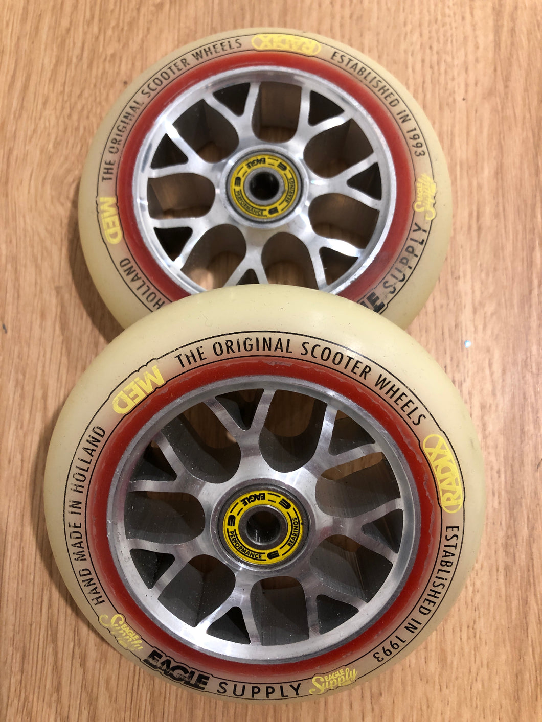 Eagle RADIX Wheels White/Red & Bearings